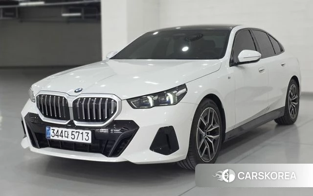 BMW 5 Series (G60) 2025 Белый из Кореи, фото 2