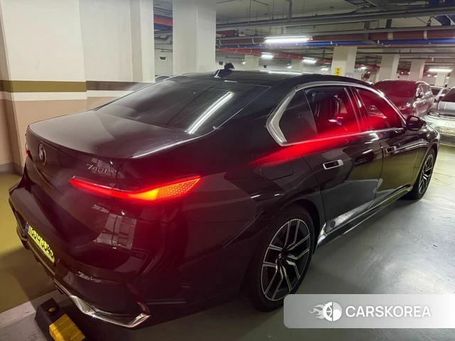 BMW 7 Series (G70) 2025 Черный из Кореи, фото 5
