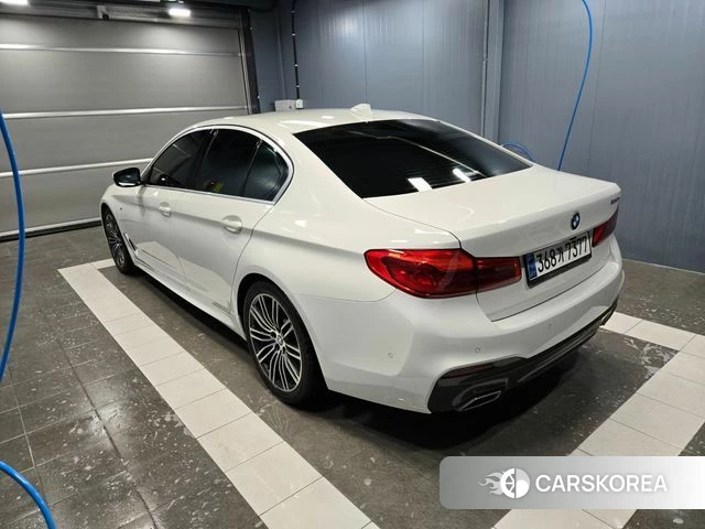 BMW 5 Series (G30) 2020 Белый из Кореи, фото 2