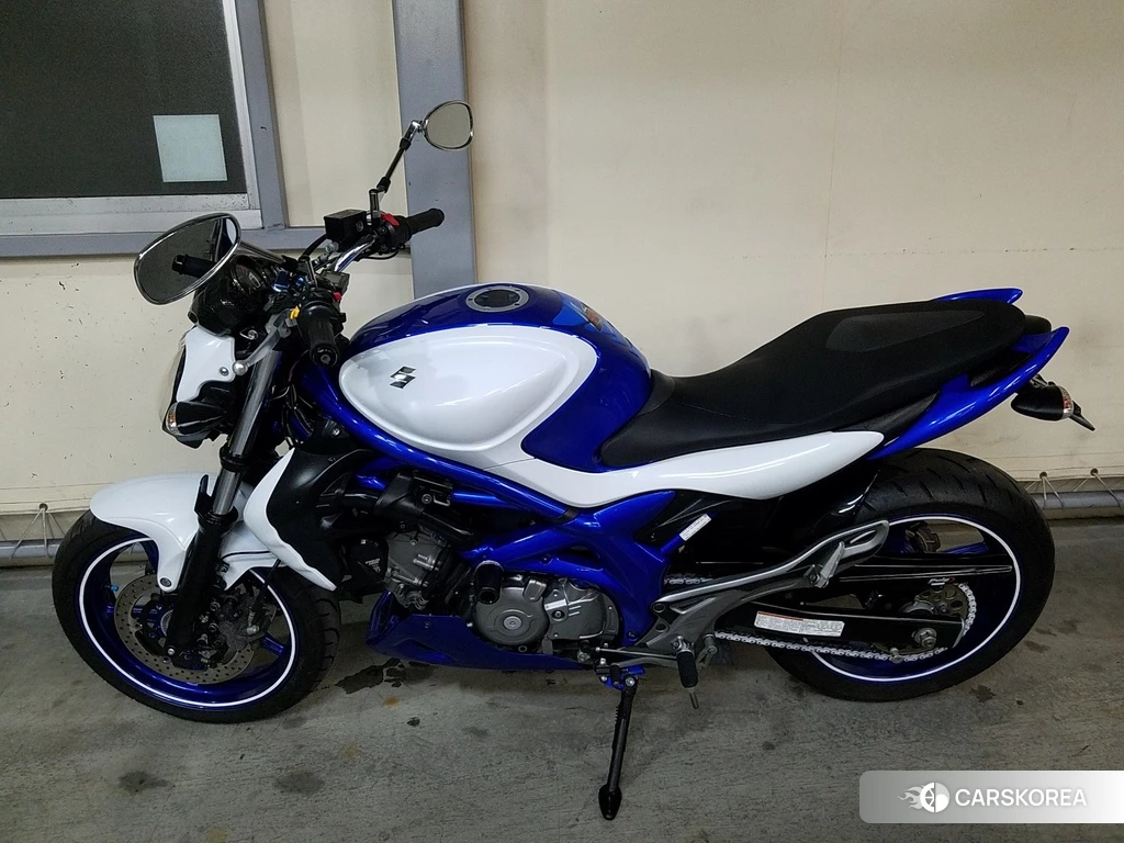 Проданный Suzuki GLADIUS 400 ABS 2011 из Японии, фото 2
