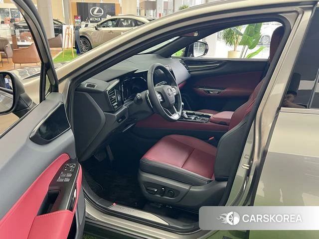 Lexus NX 2025 Серебристо-серый из Китая, фото 2
