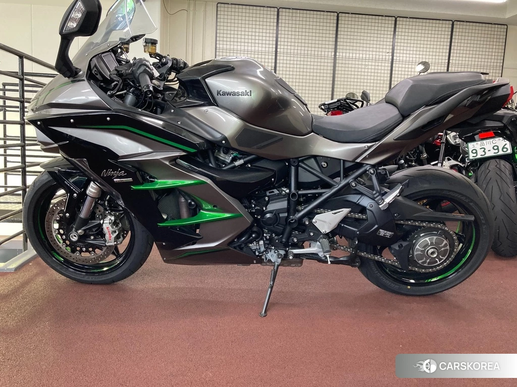 Проданный Kawasaki NINJA H2 SX SE 2019 из Японии