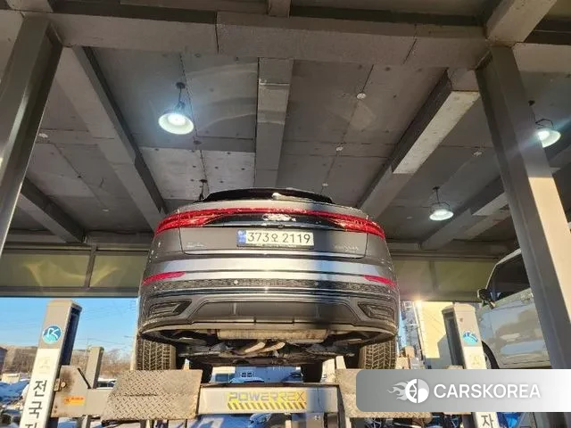 Audi Q8 (4M) 2023 Серый из Кореи, фото 2