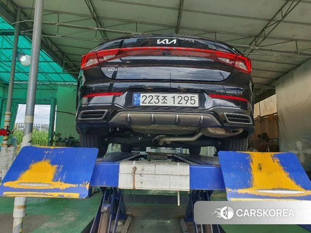 Kia K5 3rd generation 2023 Черный из Кореи, фото 2