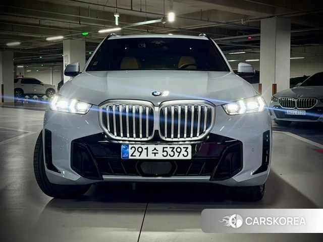 BMW X5 (G05) 2026 Светло-серебряный цвет из Кореи, фото 3
