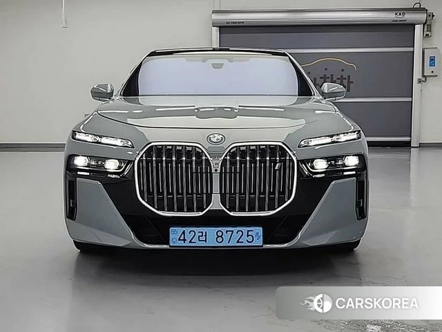 BMW i7 (G70) 2025 Серебристо-серый из Кореи, фото 6
