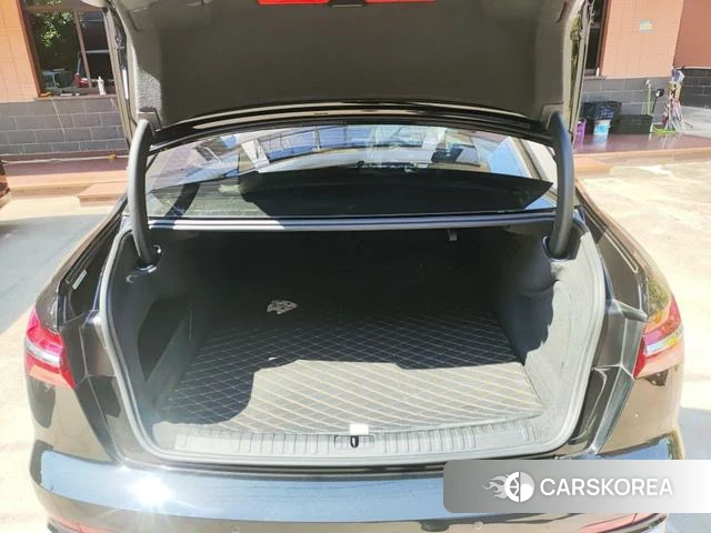 Audi A6L 2022 Черный из Китая, фото 2