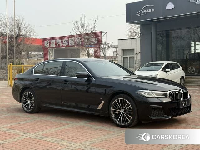 BMW 5 series 2022 Черный из Китая, фото 2