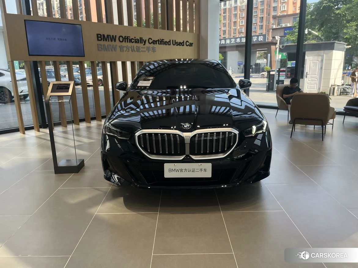 BMW 5 series 2026 Черный из Китая, фото 2