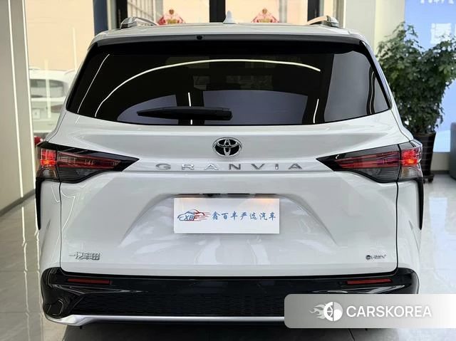Toyota Grevia 2024 Белый из Китая, фото 5