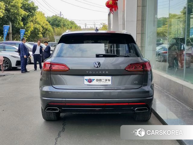 Volkswagen Touareg 2021 Темно-серый из Китая, фото 2