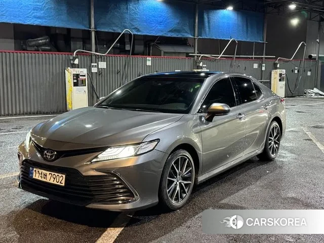 Toyota Camry (XV70) 2022 Серый из Кореи, фото 2