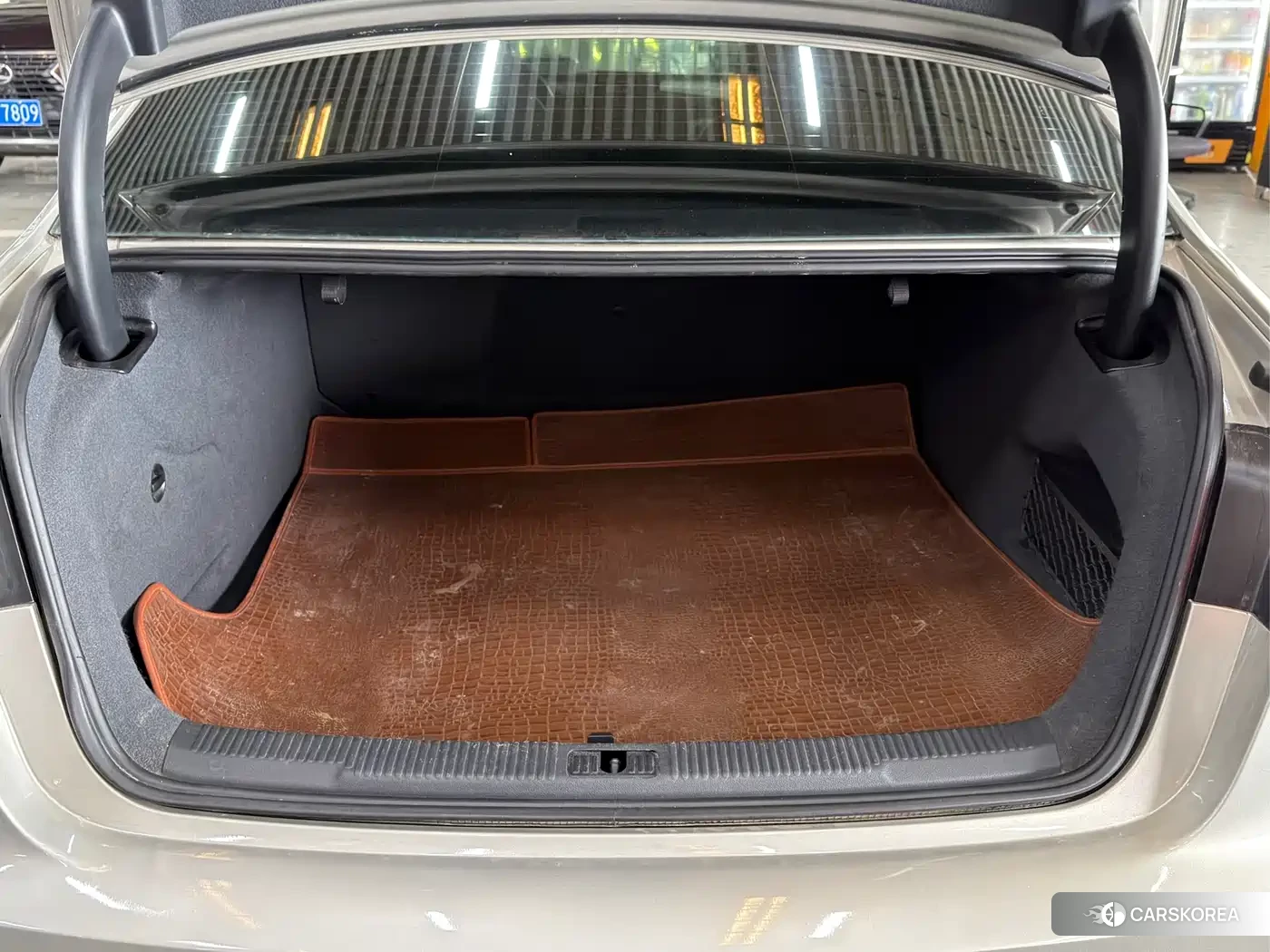 Audi A6L id 4565447 из Китая 10