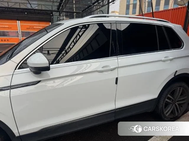 Volkswagen Tiguan second Generation 2023 Белый из Кореи, фото 2