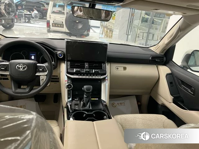 Toyota Land Cruiser (imported) 2024 Белый из Китая, фото 2