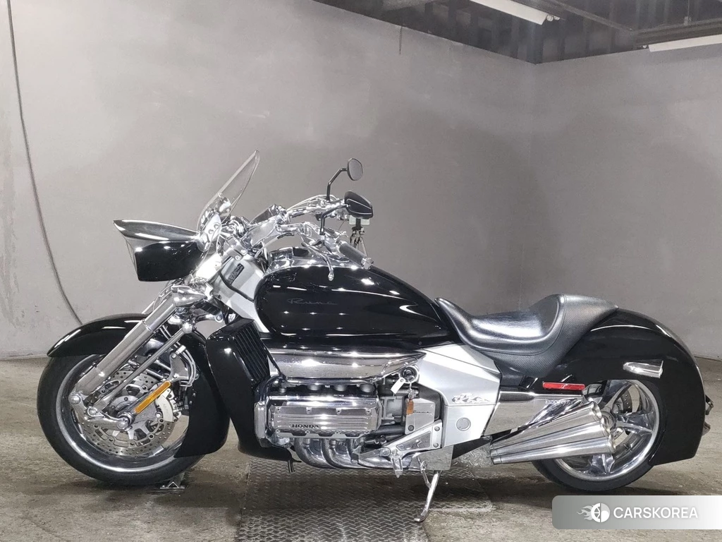 Проданный Honda VALKYRIE RUNE 2015 из Японии, фото 2