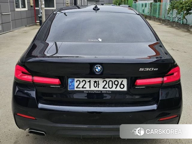 BMW 5 Series (G30) 2023 Черный из Кореи, фото 2