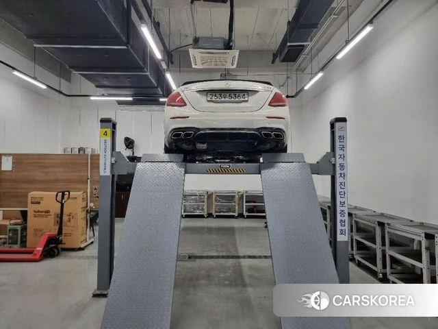 Mercedes-Benz E-Class W213 2018 Белый из Кореи, фото 2