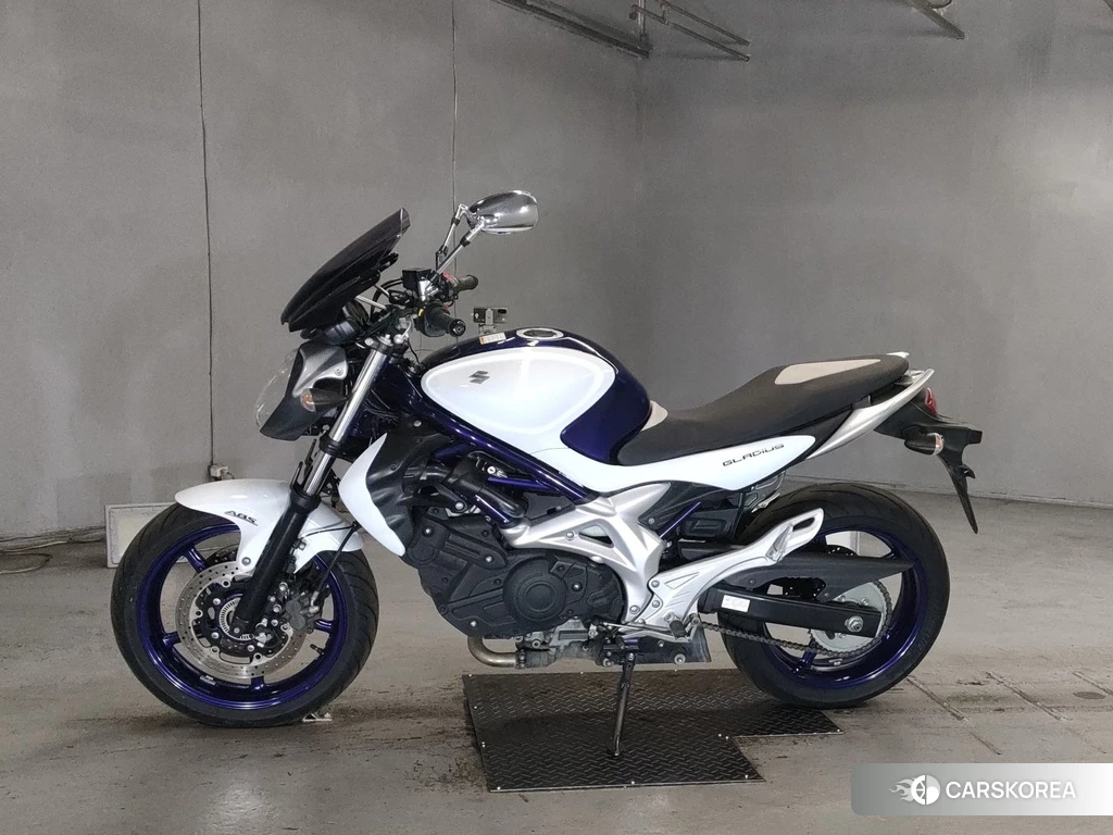 Проданный Suzuki GLADIUS 400 2010 из Японии, фото 2
