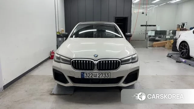 BMW 5 Series (G30) 2023 Белый из Кореи, фото 2