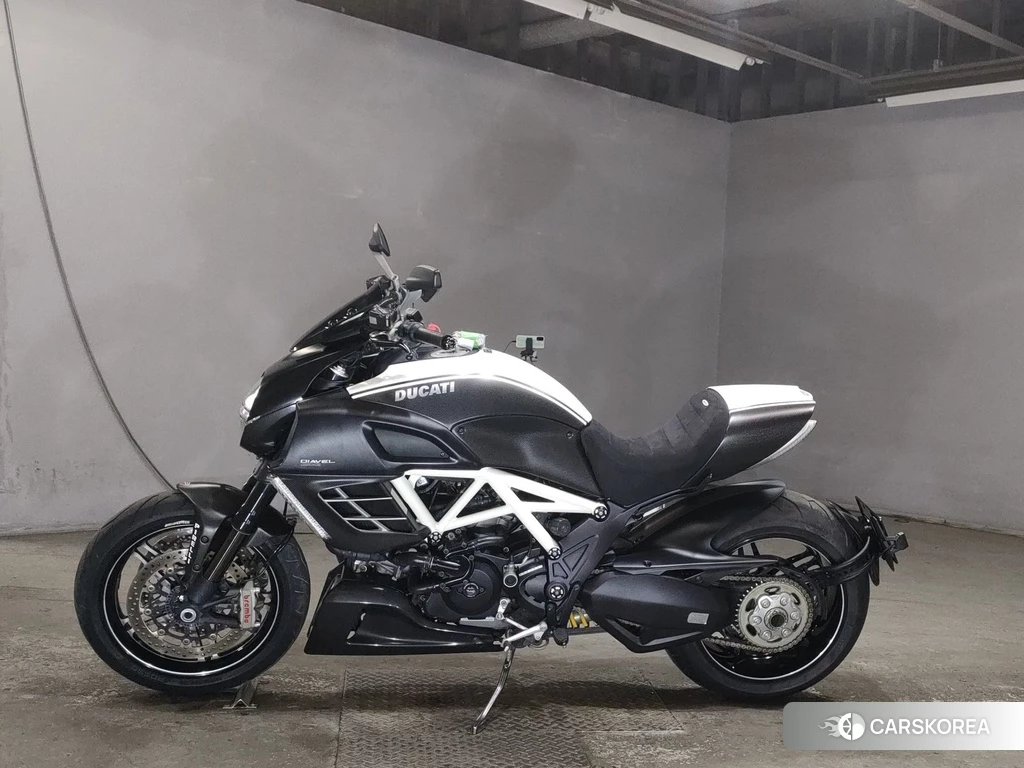 Проданный Ducati DIAVEL AMG 2012 из Японии, фото 2