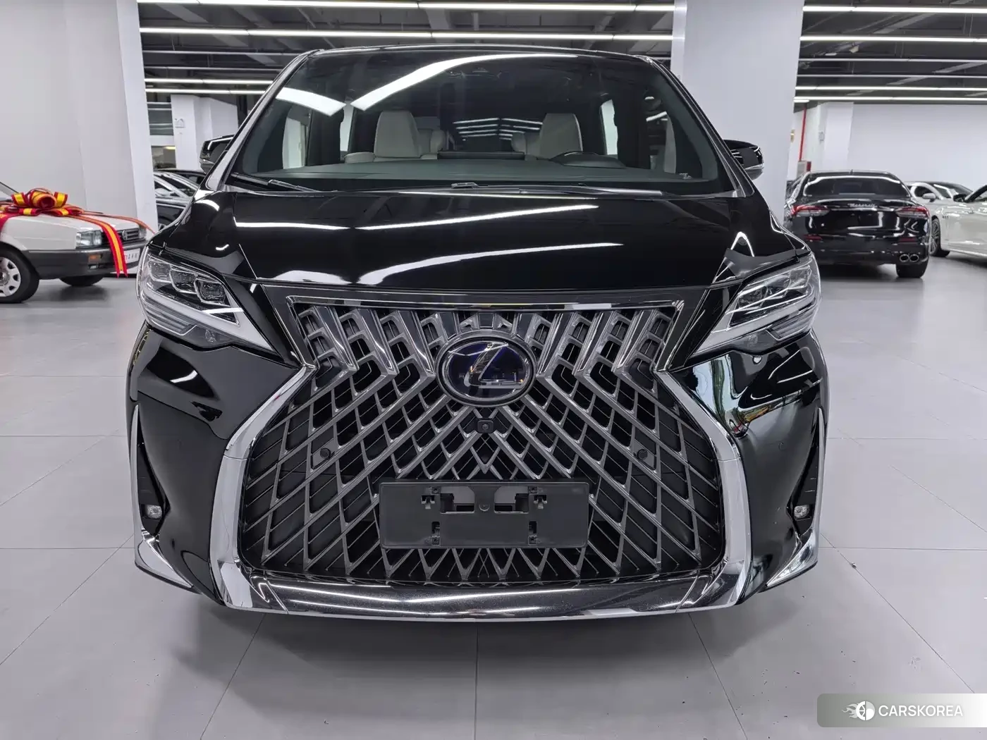Lexus LM id 4629184 из Китая 8