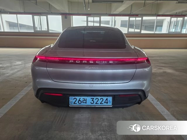 Porsche Taycan 2022 Серебряный из Кореи, фото 5