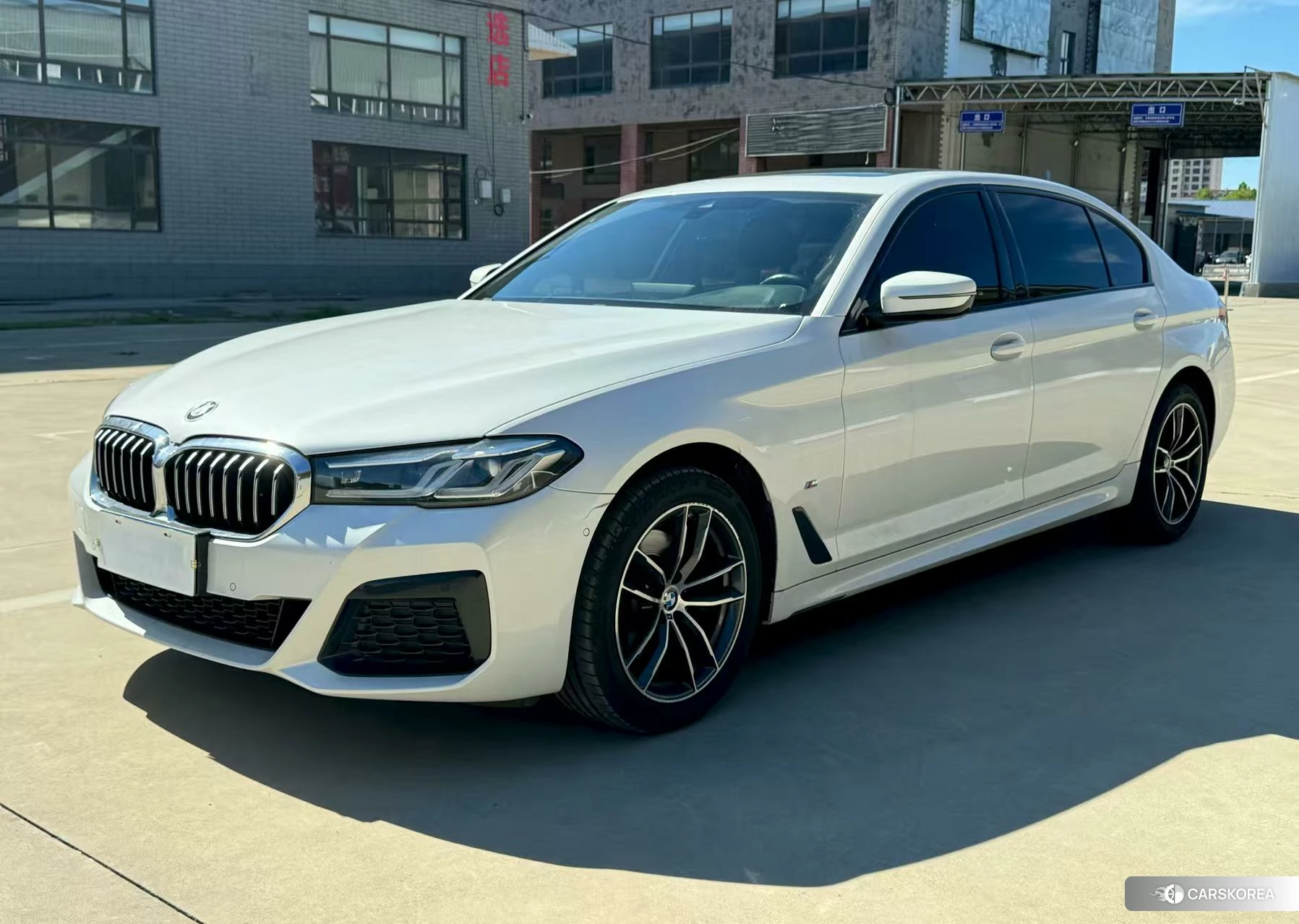 BMW 5 series 2021 Белый из Китая, фото 2