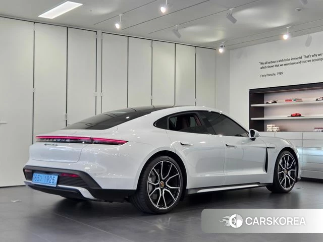 Porsche Taycan 2023 Белый из Кореи, фото 4