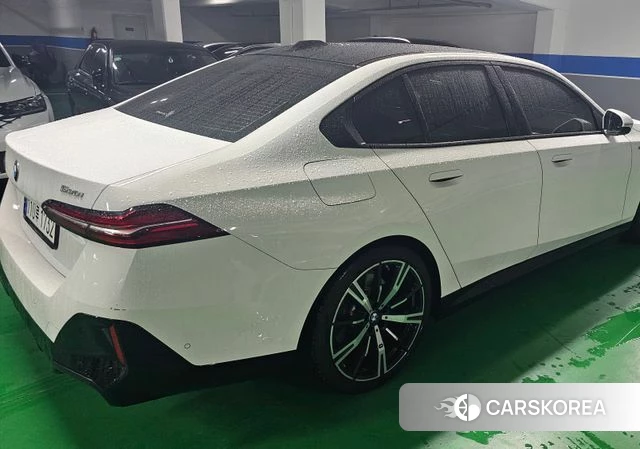 BMW 5 Series (G60) 2024 Белый из Кореи, фото 2