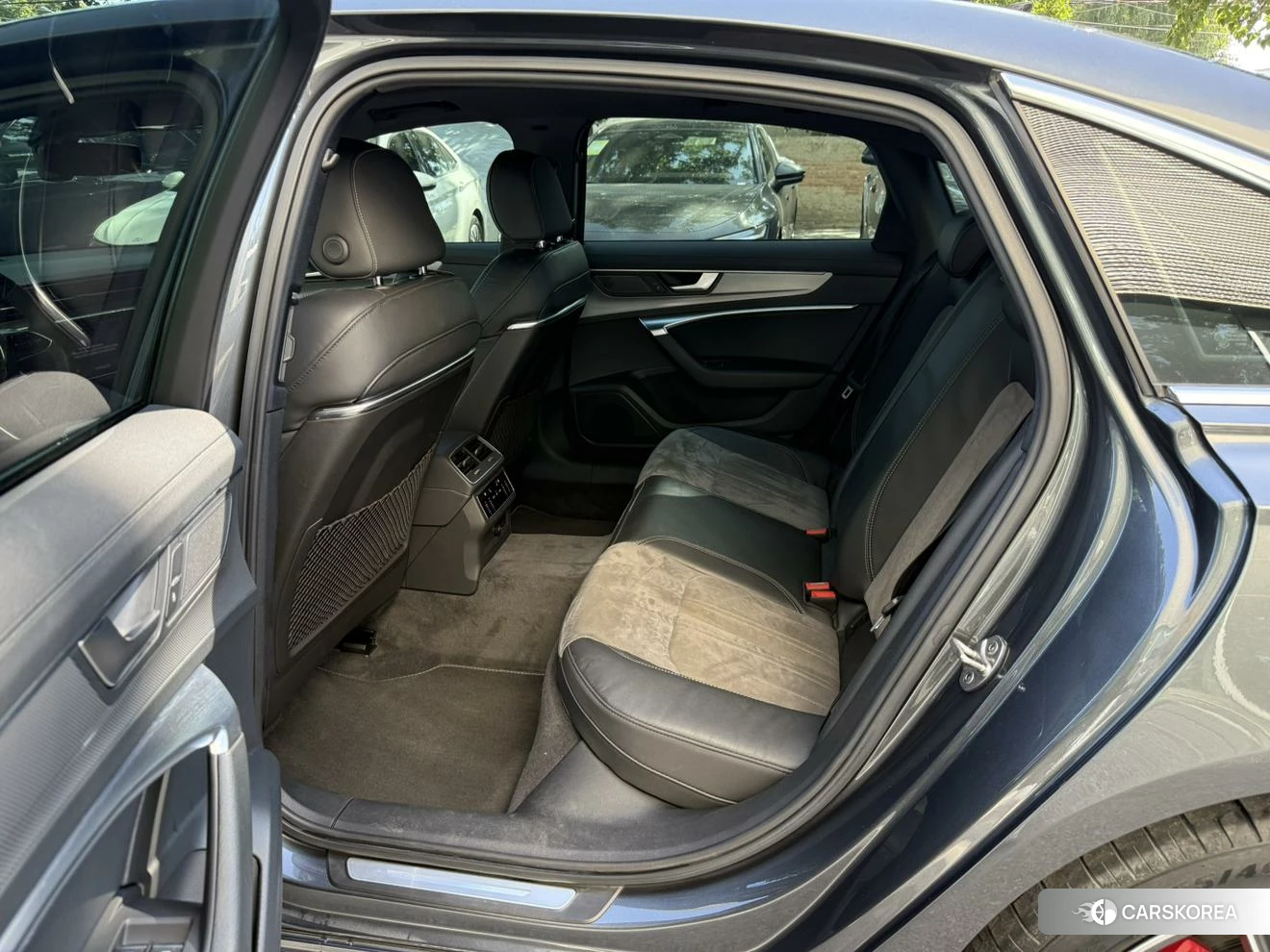 Audi A6L id 4407550 из Китая 9