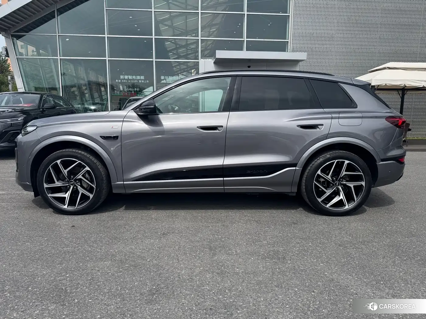 Audi Q6L 2025 Silver/gray из Китая, фото 2
