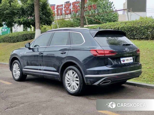 Volkswagen Touareg 2021 Черный из Китая, фото 3