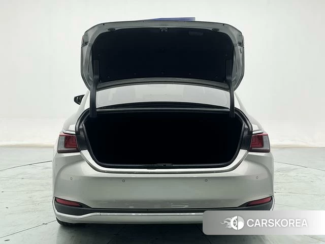 Lexus ES id 4274714 из Китая 12