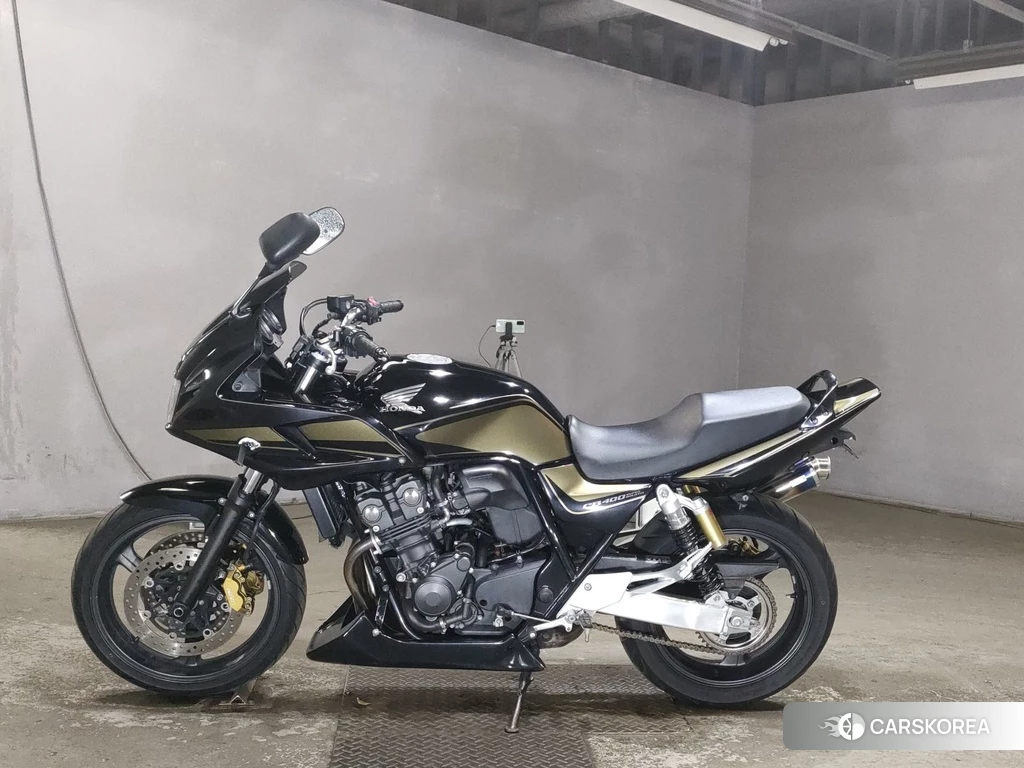 Проданный Honda CB400SF BOLDOR 2013 из Японии, фото 2