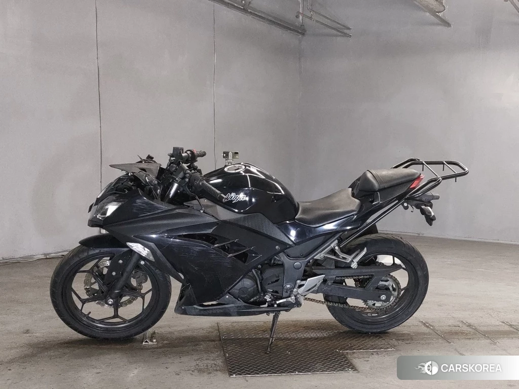 Проданный Kawasaki NINJA 250 2013 из Японии