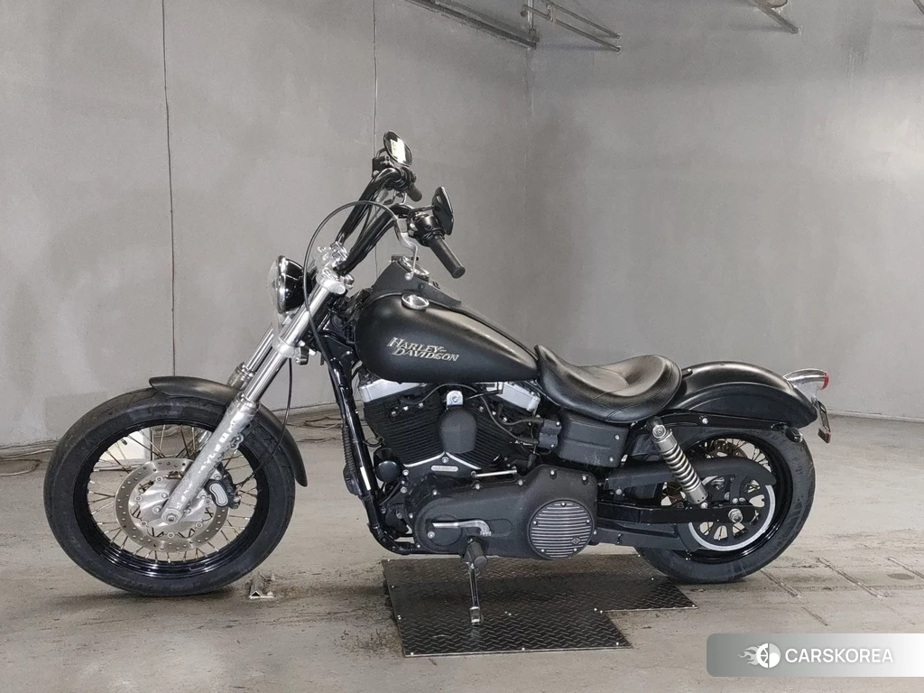 Проданный Harley-Davidson Dyna Street Bob FXDB1580 2010 из Японии, фото 2