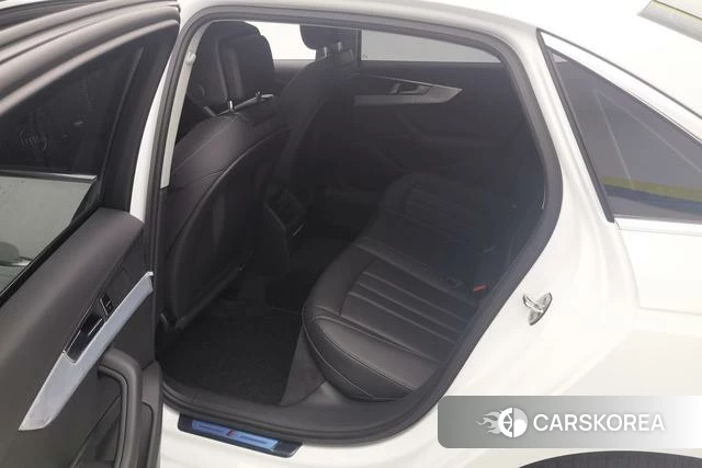 Audi A4L id 3810299 из Китая 9