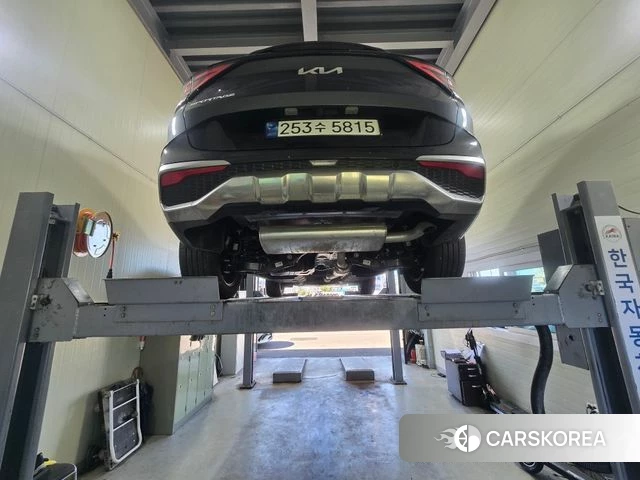 Kia Sportage 5th Generation 2024 Серебристо-серый из Кореи, фото 2