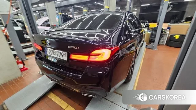 BMW 5 Series (G30) 2022 Черный из Кореи, фото 2