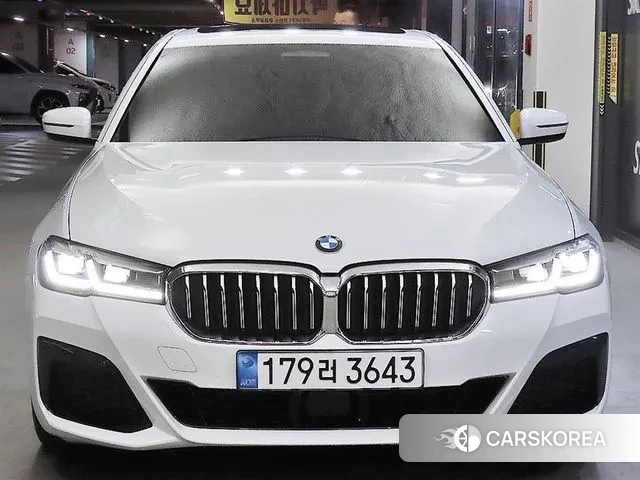 BMW 5 Series (G30) 2022 Белый из Кореи, фото 2