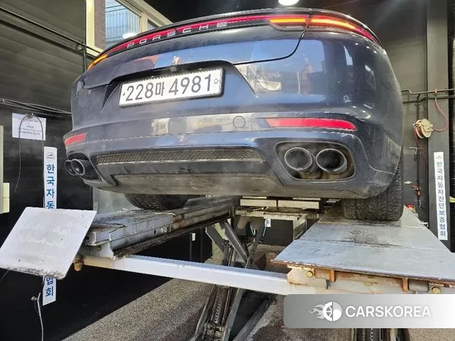 Porsche Panamera (971) 2019 Синий из Кореи, фото 2