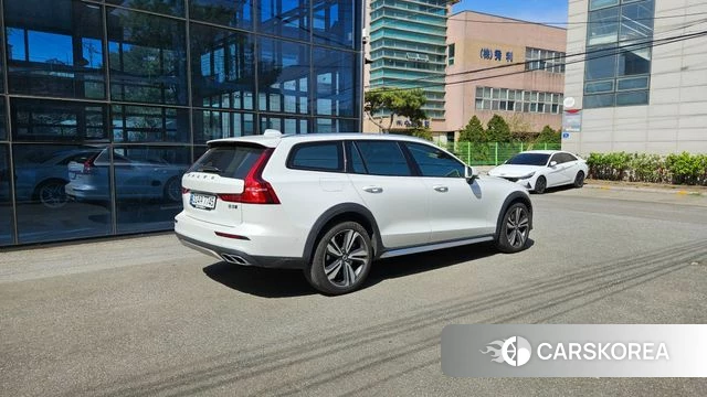 Volvo V60 Cross-Country 2nd Generation 2021 Белый из Кореи, фото 4