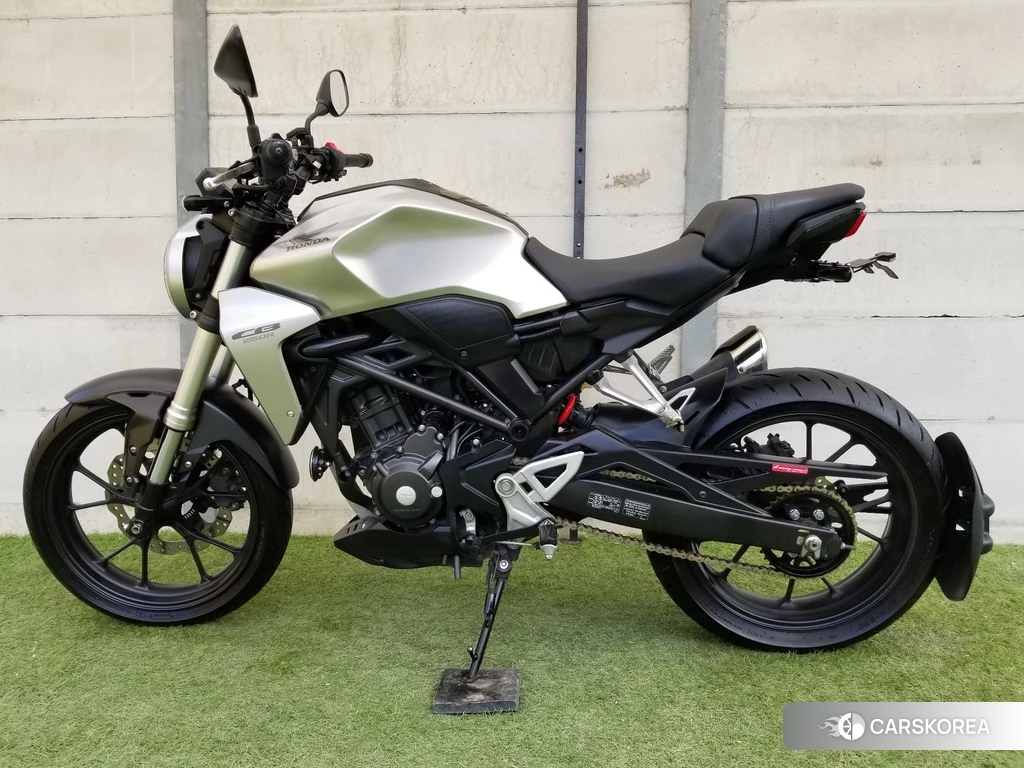Проданный Honda CB250R 2018 из Японии