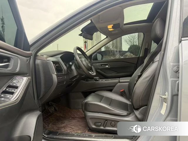 Nissan Qijun 2021 Темно-серый из Китая, фото 2