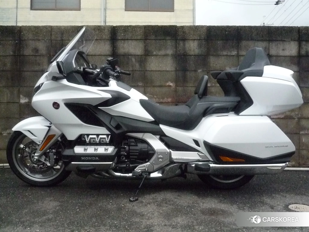 Проданный Honda GL1800 TOUR DCT 2023 из Японии, фото 2