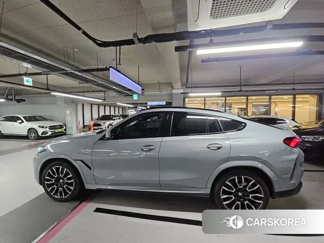 BMW X6 (G06) 2025 Серебристо-серый из Кореи, фото 4