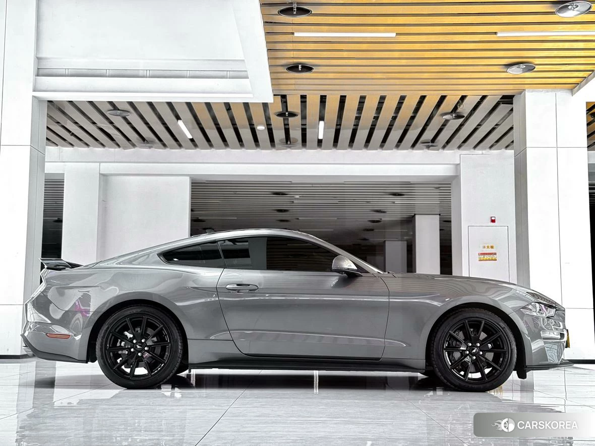 Ford Mustang 2021 Темно-серый из Китая, фото 2