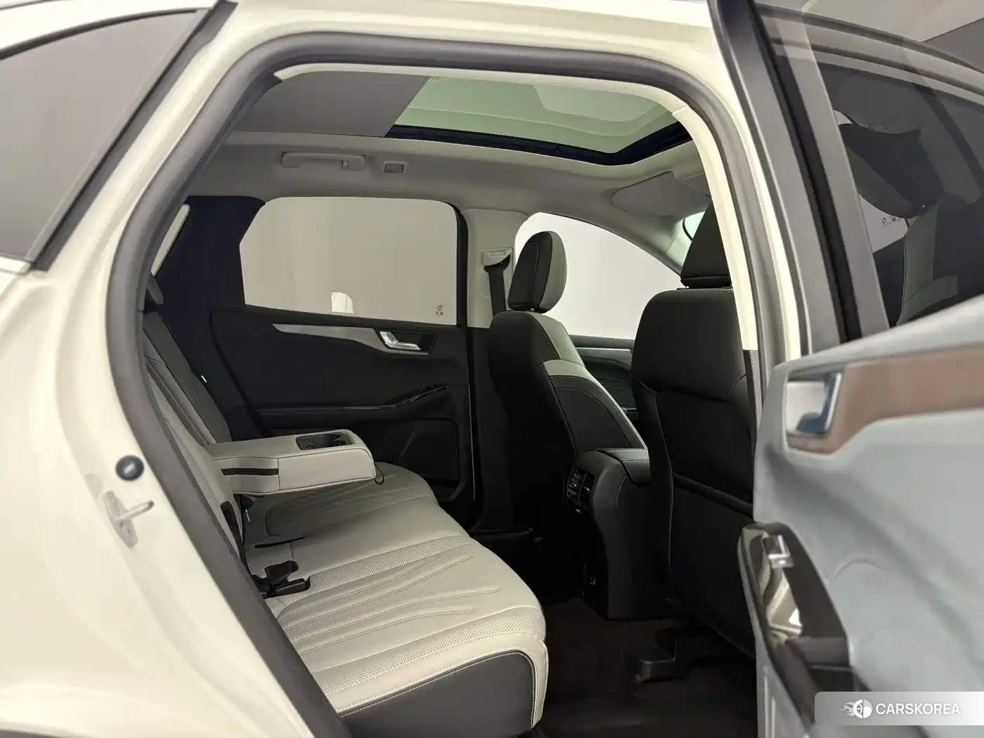 Ford Escape 2023 Белый из Китая, фото 2