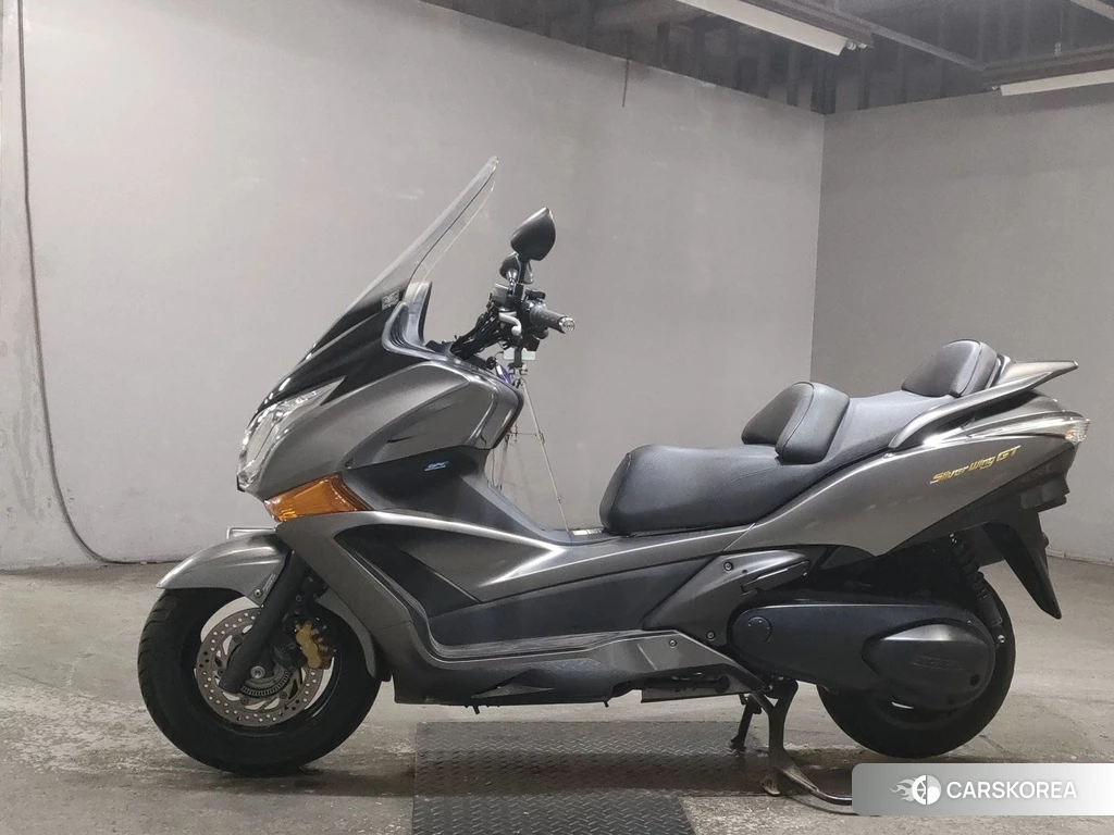 Проданный Honda SILVER WING 600 GT 2010 из Японии, фото 2